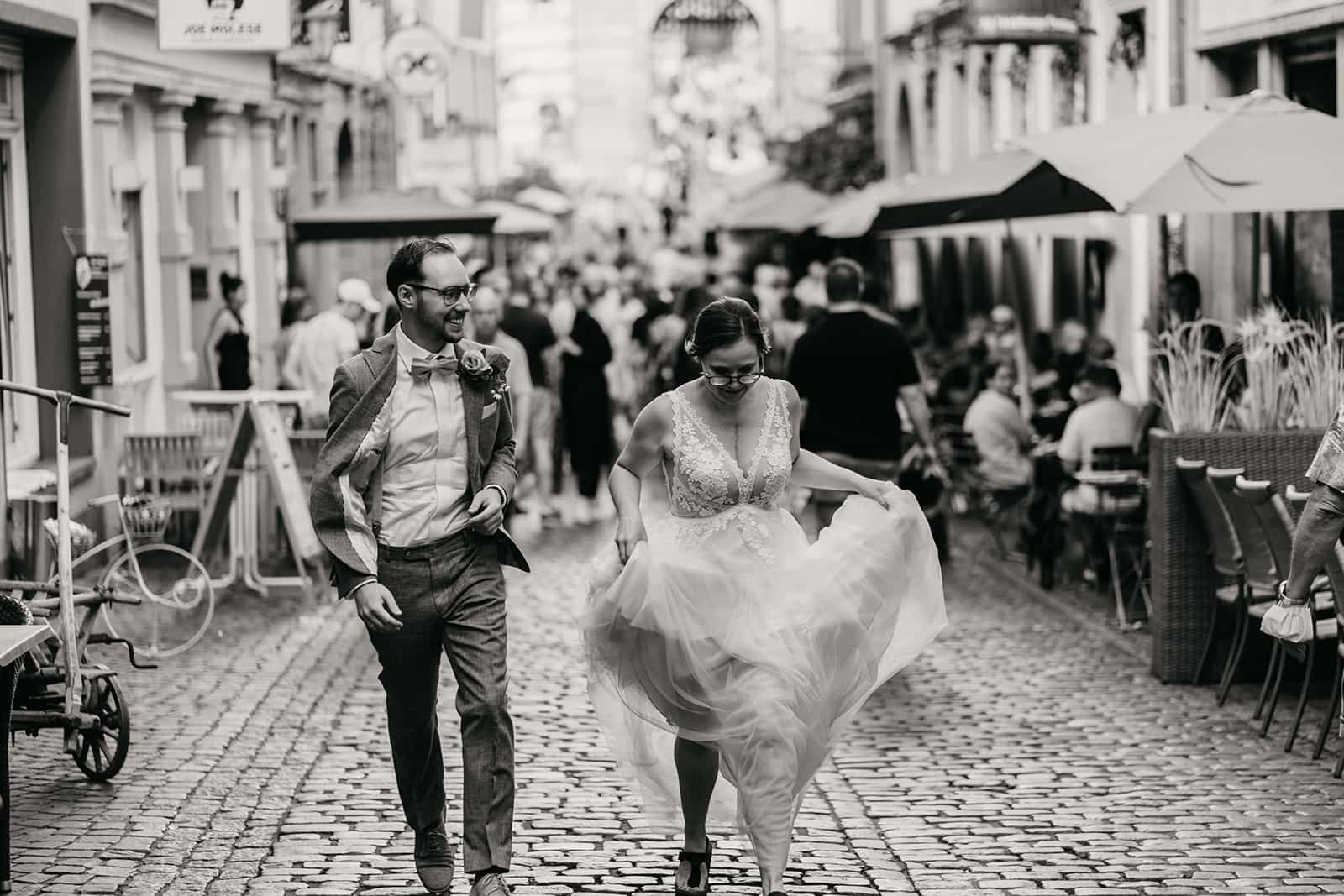 Brautpaar Altstadt Hochzeitsfotos – Hochzeitsfotograf Offenburg Schwarzwald